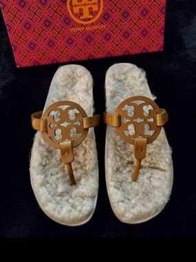 Tory Burch Tan Leather Logo Shearling Thong Sandals